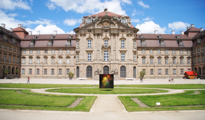 A colorful Abstact Felix Heinrich Painting in front of Pommersfelden Castle